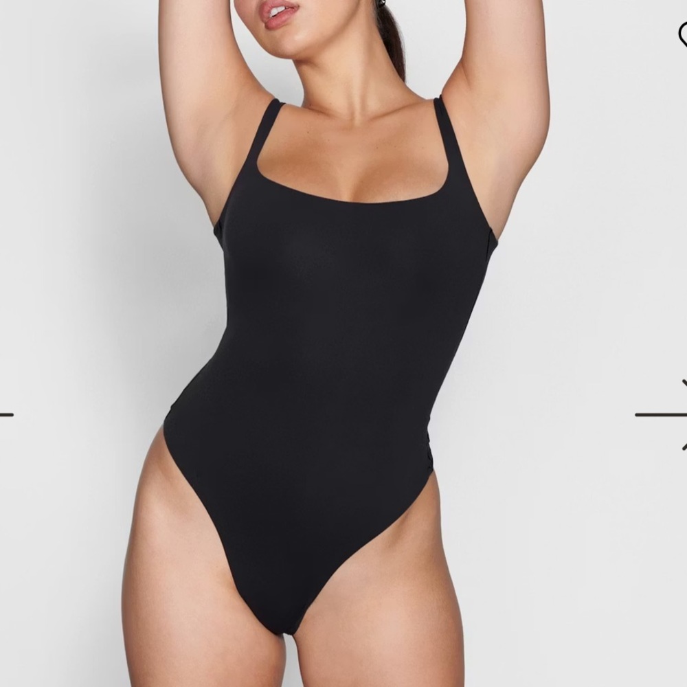 SKIMS Black Bodysuit Square Neck Sculpting Lifting Slimming Bodysuit Black